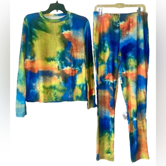 Plus SizeTwo Piece Set - Picture 2 of 5